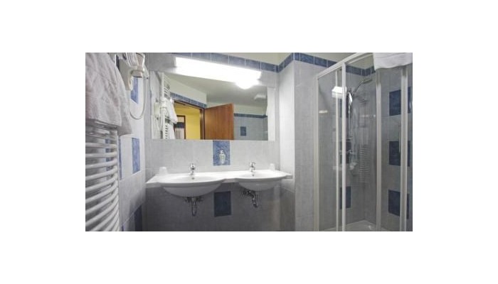 Hotel Benczur poza 13