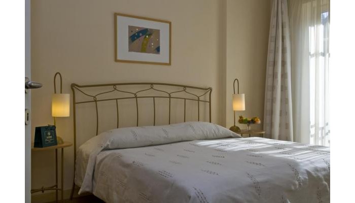 Hotel Mamaison Residence Izabella Budapest poza 2