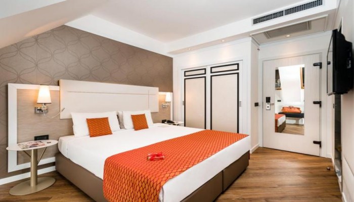 Parlament Hotel poza 2