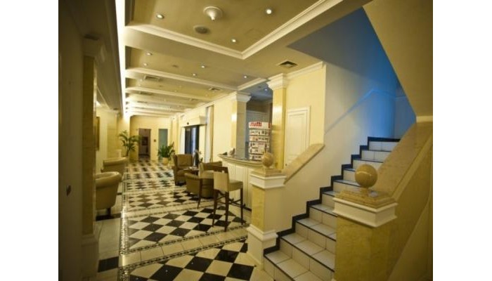 Queens Court Hotel poza 3