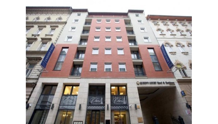 Queens Court Hotel poza 0